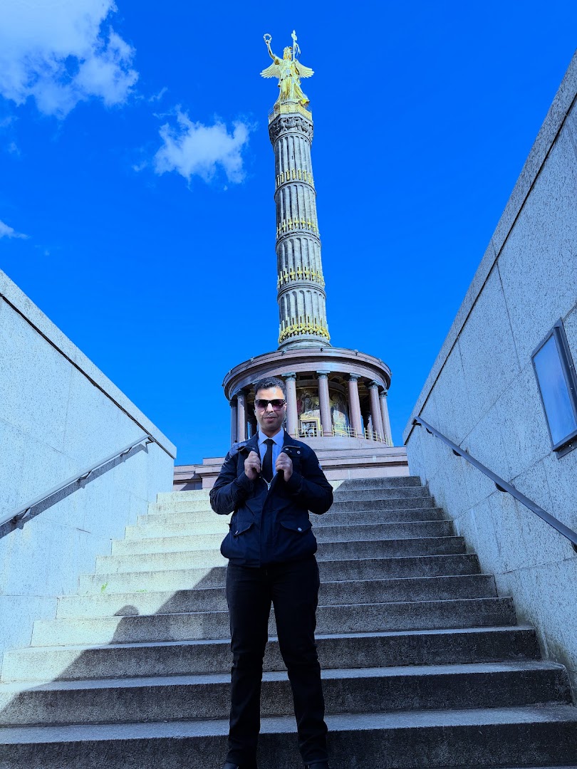Ahmed on the steps below the Berlin Victory Column
